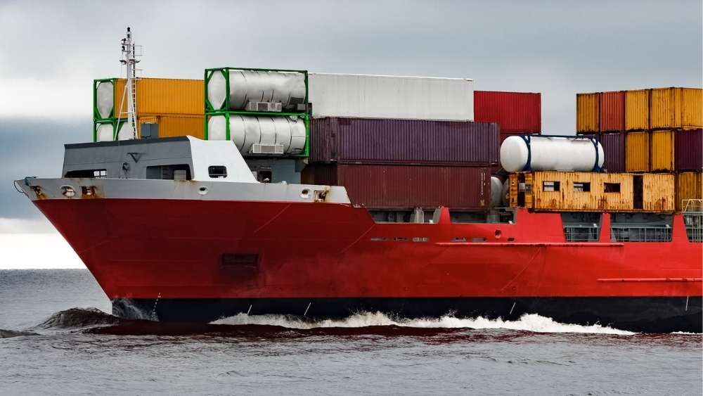 Navio sendo submetido a diferentes espectros de frequência de onda no Porto do Açu.